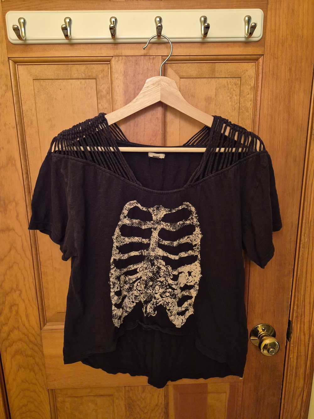 Ecote Black Short-Sleeve Ribcage Graphic Cutout Tee